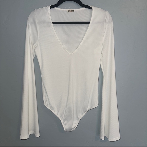 NWOT Free People Deep Vneck Bell Sleeve Bodysuit Top in cream white size M - Picture 3 of 16